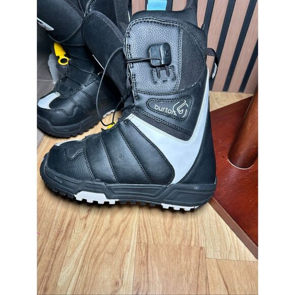 Burton Mint Snowboard Boots, Women's Size 6 Black - Picture 2 of 6